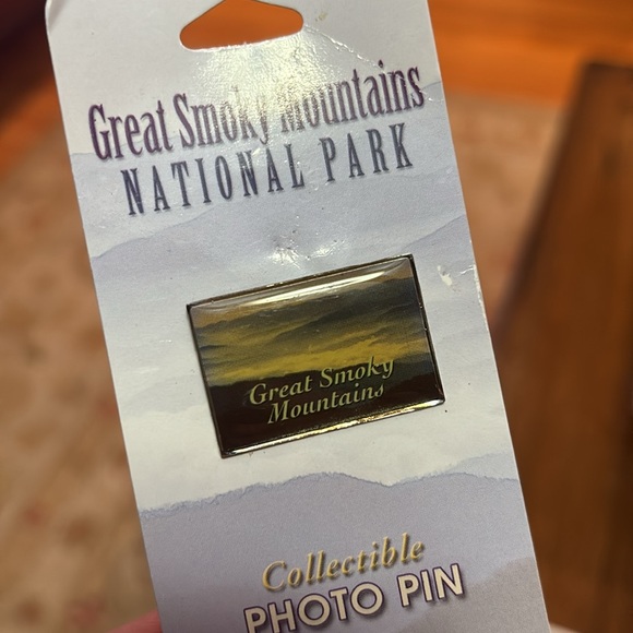 Bundle of Great Smoky Mountains National Park Collector Pins 7 pins - Picture 9 of 12